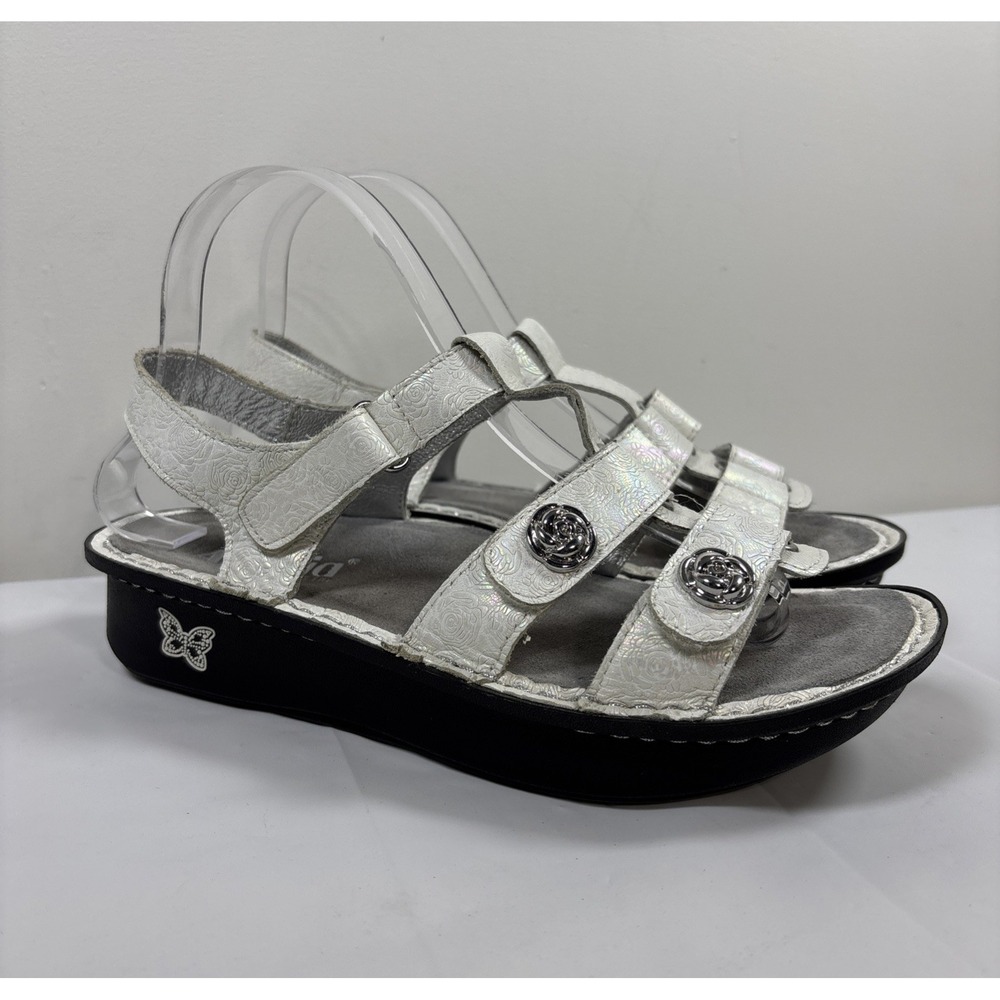 Alegria Womens 38 Kleo Iridescent White Embossed Leather Sandals Comfort Versati